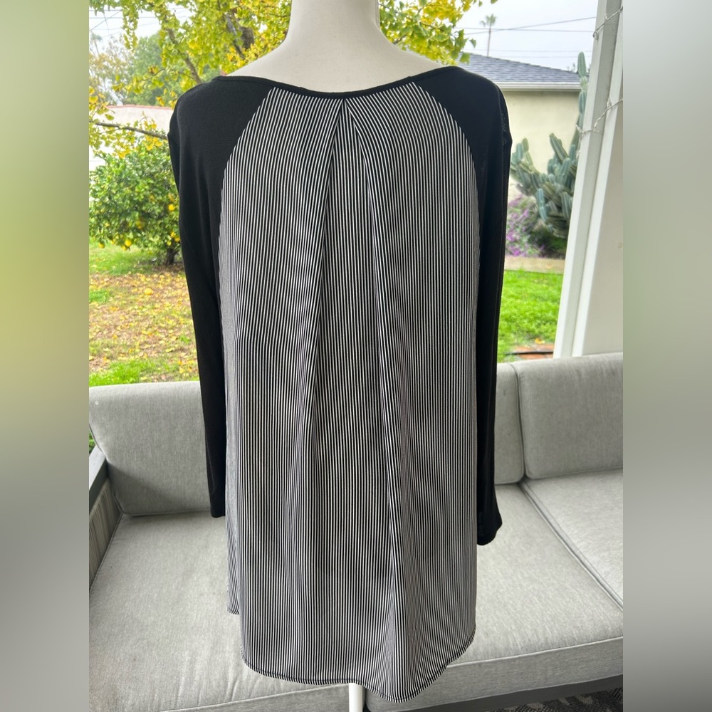 Ann Taylor Black and White 3/4 Sleeve Top